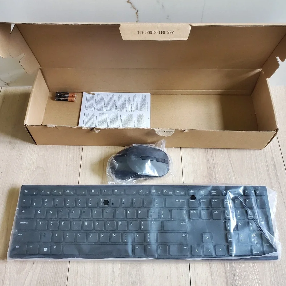 New Dell Pro Wireless Keyboard and Mouse KM5221W in Original Box